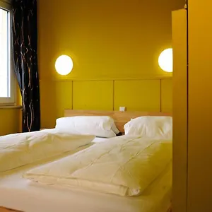 Hotel Happy End